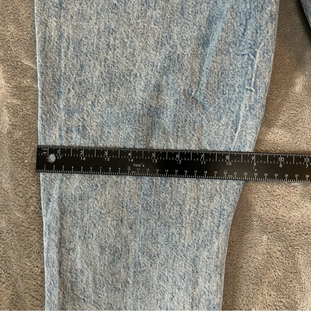 American Eagle Women's Jeans Light Wash‎ Mom Jean Distressed Color Blue Size 6 - Picture 15 of 16